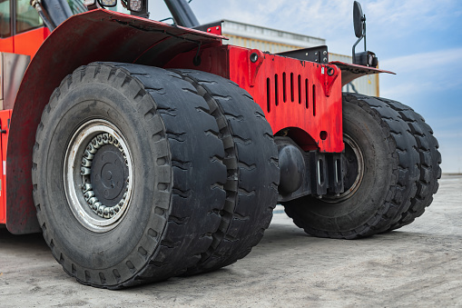 Tyres for container cranes