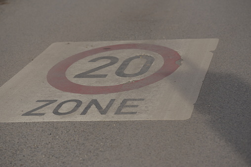 20 kilometers per hour speed limit sign on the street