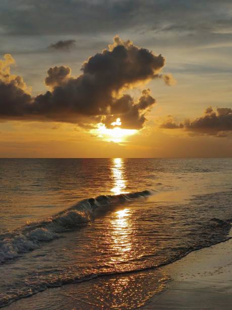 Sun ray on water Sunset at beach longboat key stock pictures, royalty-free photos & images