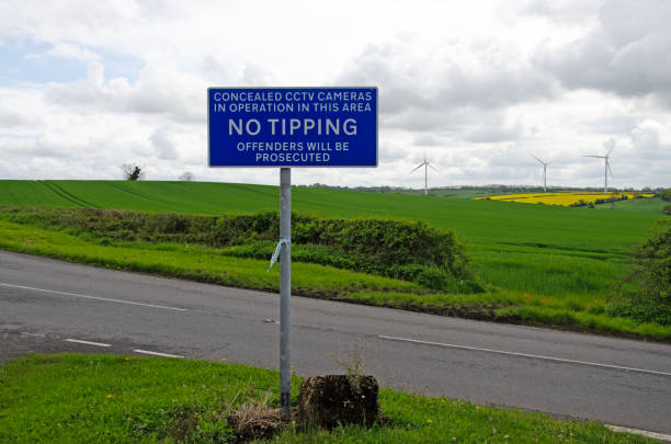 istock No tipping road side sign 1491005593