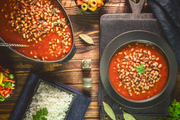istock Middle Eastern Traditional Black- Eyed Beans inTomato Sauce 1491023301