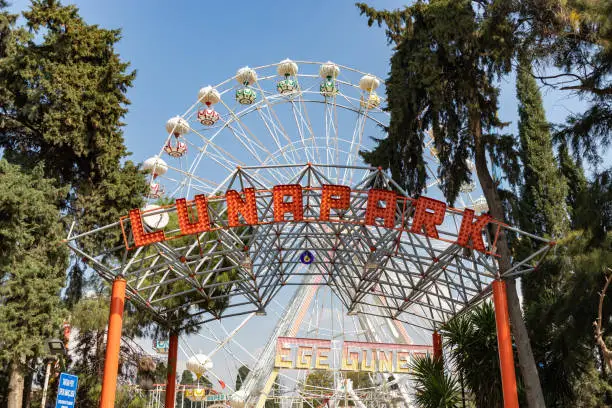 A picture of the Lunapark Ferris Wheel at the Kulturpark Izmir.