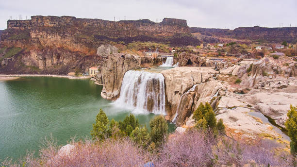 istock Spring at Shoshone Falls in Idaho from rocky cliffs 1491045939