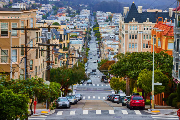 istock Steep San Francisco roads downtown lined with colorful homes 1491046396