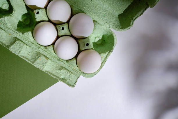 Cardboard boxes with chicken eggs. Boxes with uncooked eggs in table. Natural organic farm product. Preparing for Easter holiday. Fresh food delivery, carton package. Raw ingredient for cooking eat cajas de cartón con huevos de pollo. cajas con huevos sin cocinar en la mesa. producto de granja orgánico natural. preparación para las vacaciones de pascua. entrega de alimentos frescos, paquete de cartón. ingrediente crudo para cocinar comer