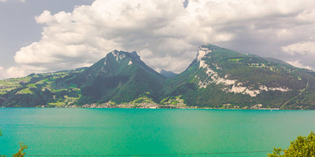 インターラーケン。スイス。ブリエンツ湖。ラウターブルンネン。山の風景。ベルン州 - swiss culture european alps house brienz ストックフォトと画像