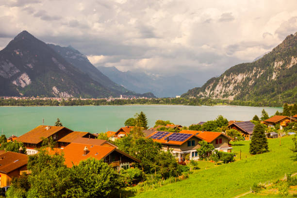 インターラーケン。スイス。ブリエンツ湖。ラウターブルンネン。山の風景。ベルン州 - brienz interlaken switzerland rural scene ストックフォトと画像