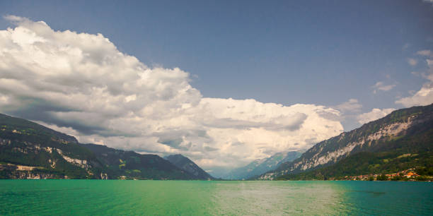 インターラーケン。スイス。ブリエンツ湖。ラウターブルンネン。山の風景。ベルン州 - swiss culture european alps house brienz ストックフォトと画像