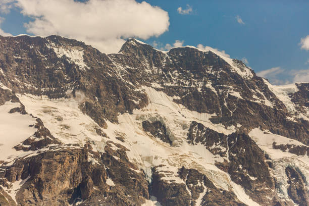 스위스 알프스. 스위스. 아이거(eiger), 묀히(mönch), 융프라우(jungfrau) 산. 라우터브루넨. 베른 주. 인터 라 켄. - jungfrau region berne canton valais canton eiger 뉴스 사진 이미지