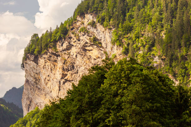 alpes suisses. suisse. montagnes de l’eiger, du mönch et de la jungfrau. lauterbrunnen. canton de berne. interlaken. - jungfrau region berne canton valais canton eiger photos et images de collection