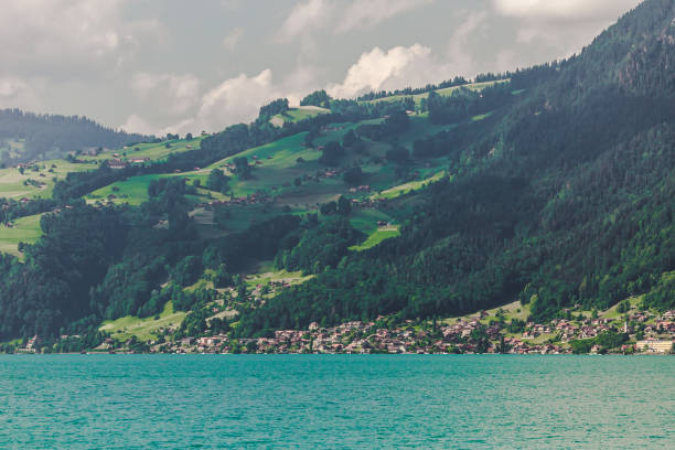 interlaken. suíça. lago brienz. lauterbrunnen. paisagem montanhosa. cantão de berna - brienz interlaken switzerland rural scene - fotografias e filmes do acervo