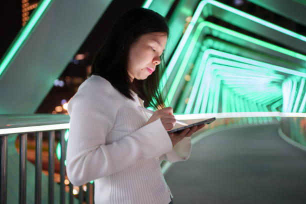 istock Mobile link, surfing the Internet anytime, anywhere 1491143504