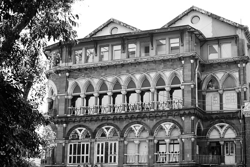 The architecture of Mumbai blends Gothic, Victorian, Art Deco, Indo-Saracenic & Contemporary architectural styles. Many buildings, structures and historical monuments remain from the colonial era.