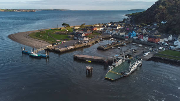 แม่น้ํา suir, ไอร์แลนด์ - มุมมองทางอากาศของ the passage east ferry ข้ามแม่น้ํา suir เชื่อมโย��งหมู่บ้าน passage east ใน co. waterfor - county wexford ภาพสต็อก ภาพถ่ายและรูปภาพปลอดค่าลิขสิทธิ์
