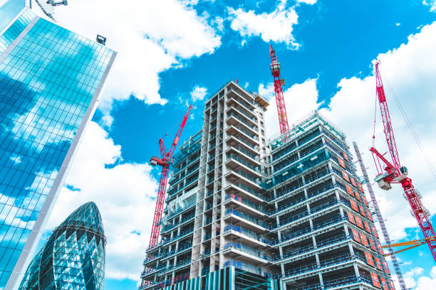 construction site in london city - crane skyline uk tower of london imagens e fotografias de stock