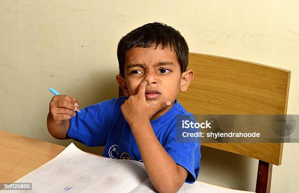 Schwirren Kid Stockfoto und mehr Bilder von Nasenbohren - Nasenbohren, Kleinstkind, Altertümlich