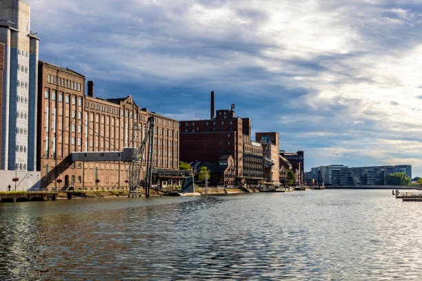 istock Old industrie in Duisburg 1491225313