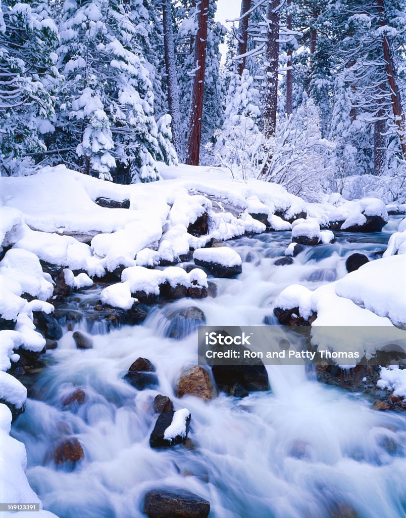 Invierno en Emerald Bay State Park, California - Foto de stock de Catarata libre de derechos
