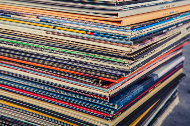 vintage vinyl record on grunge background, retro toned. - pile of newspapers audio imagens e fotografias de stock