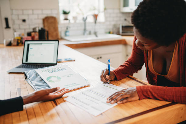 istock A customer is signing a new contract at home 1491274344
