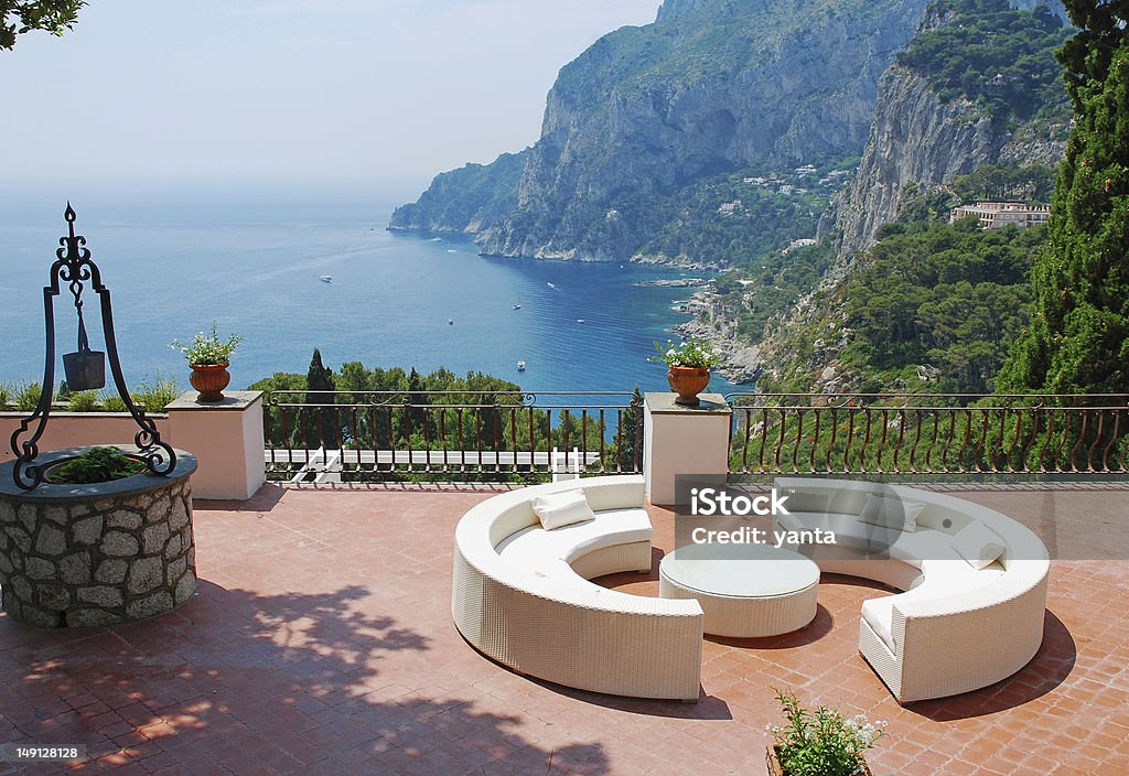 Vista dalla terrazza della villa - Foto stock royalty-free di Isola di Capri