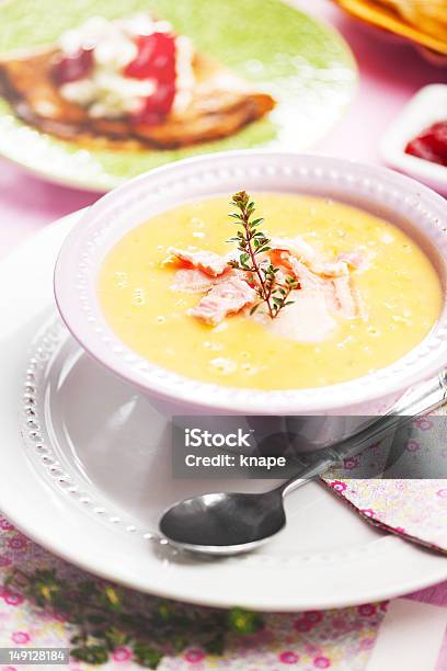 Frische Erbsensuppe Stockfoto und mehr Bilder von Pastellfarbig - Pastellfarbig, Schüssel, Allgemeine Beschaffenheit