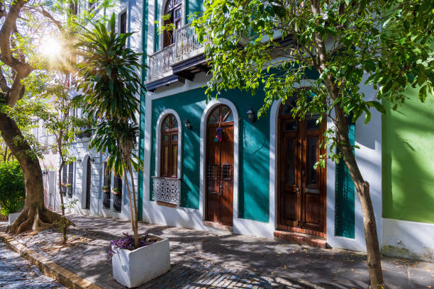 puerto rico kolorowa architektura kolonialna w historycznym centrum miasta - old san juan zdjęcia i obrazy z banku zdjęć