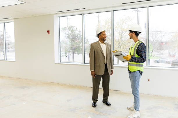istock Male city manager meets with the construction foreman 1491295754
