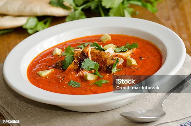 Mexican Chicken Eintopf Mit Avocado Und Koriander Stockfoto und mehr Bilder von Tomatensuppe - Tomatensuppe, Mexikanische Kultur, Suppe