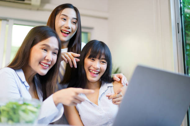 istock Group of Asian student discussing together. 1491305573
