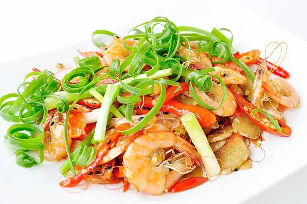 stirfired shrimp with red pepper and spring onion 