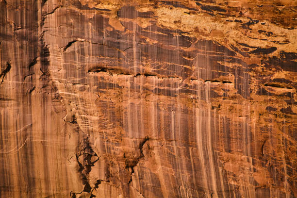 istock Vertical marks in large red and orange stone wall 1491323259