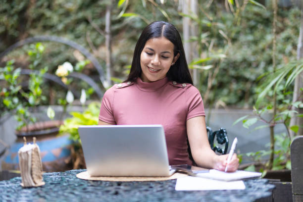 istock Businesswoman working outside 1491332228