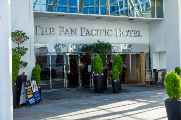view of entrance of the pan pacific hotel in downtown vancouver - pan pacific hotel imagens e fotografias de stock