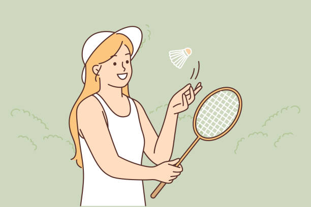 ilustraciones, imágenes clip art, dibujos animados e iconos de stock de mujer jugando bádminton sosteniendo raqueta y lanzando volante de pie en la cancha en el parque - amateur tennis