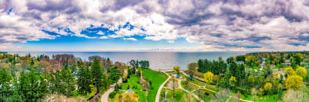 aerial gairloch gardens e lago ontario, oakville, canada - landscaped spring canada footpath foto e immagini stock