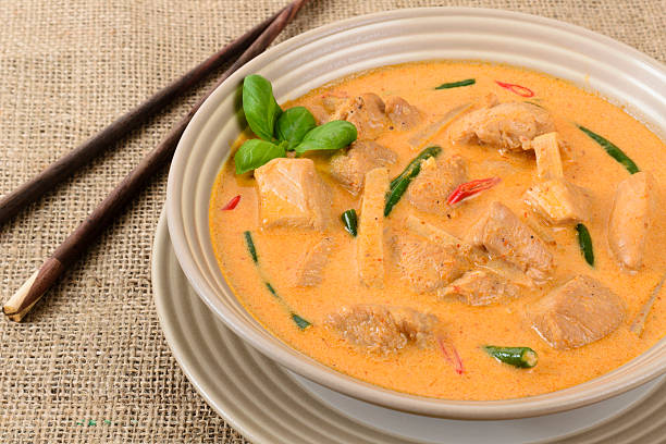 kaeng phet gai - panang curry imagens e fotografias de stock