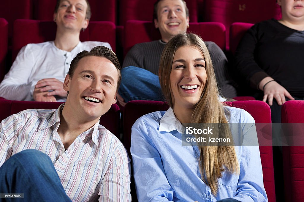 Paar und anderen Personen in Kino - Lizenzfrei Aufführung Stock-Foto