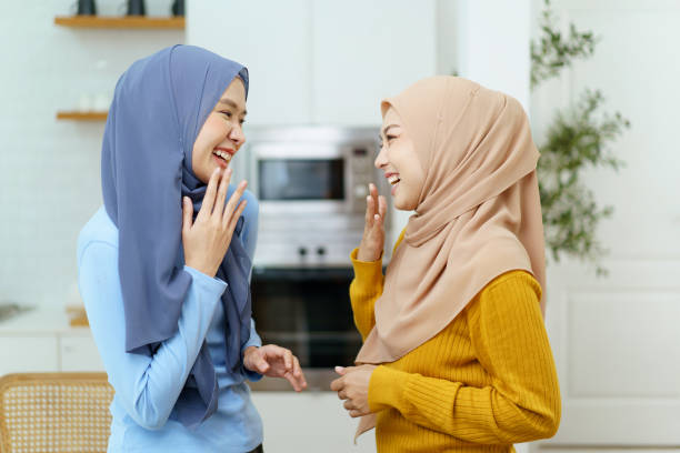 istock Muslim womene talking together. 1491396528