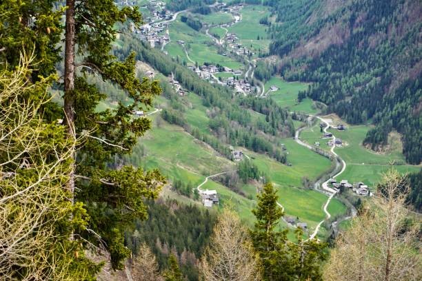 istock The Grossglockner High Alpine Road (in German Großglockner Hochalpenstraße) is the highest surfaced mountain pass road in Austria. 1491425432