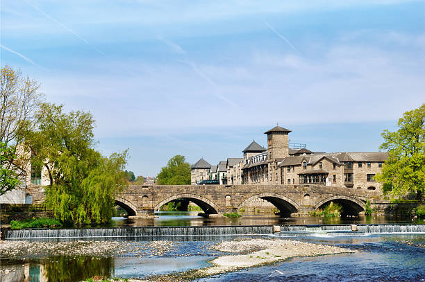 Historical arched bridge Picturesque view of Stramongate Bridge, a historical arched medieval stone bridge crossing the river Kent at Kendal kendal england english lake district river stock pictures, royalty-free photos & images