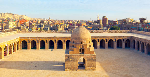 ibn tulun mezquita de el cairo - cairo egypt mosque minaret fotografías e imágenes de stock