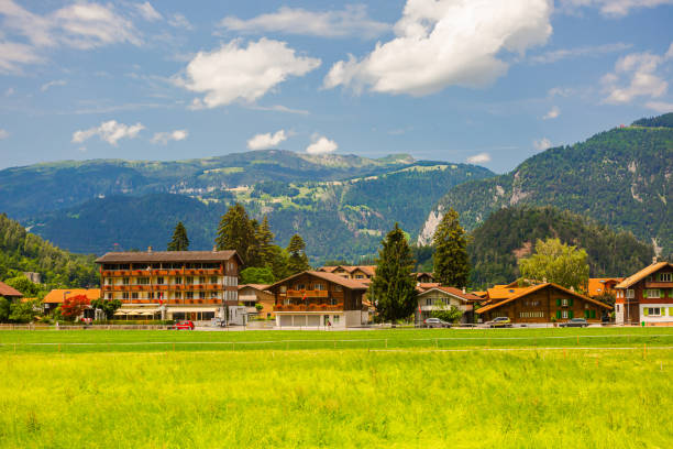 interlaken. switzerland. brienz lake. lauterbrunnen. mountain landscape. bern canton - swiss culture european alps house brienz imagens e fotografias de stock