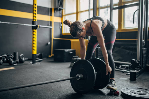 istock Young woman preparing for weightlifting 1491479314