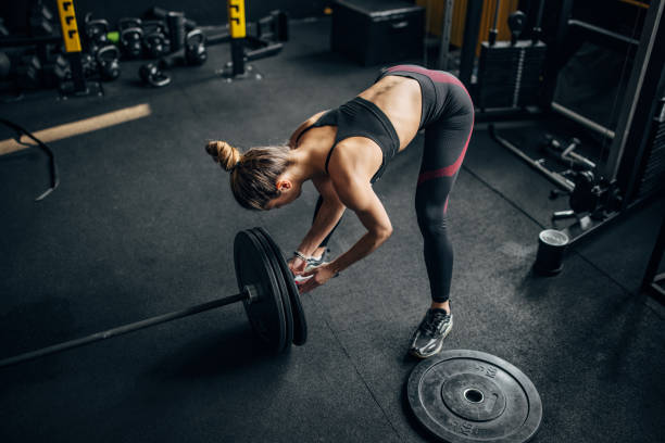 istock Young woman preparing for weightlifting 1491479372