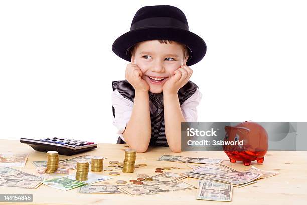 행복함 남자아이 테이블에서 돈을 가계에 대한 스톡 사진 및 기타 이미지 - 가계, 감정, 검은색