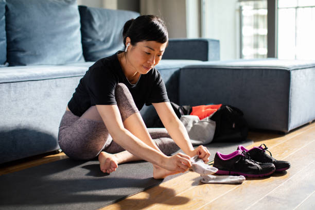 istock Young Japanese woman getting ready to go exercising 1491549516
