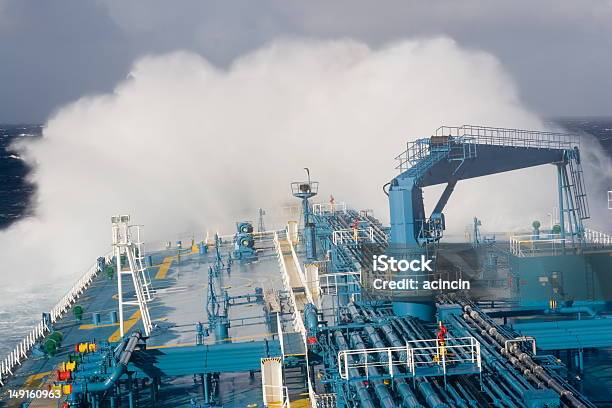 Navio Na Tempestade - Fotografias de stock e mais imagens de Tempestade - Tempestade, Transporte de mercadoria, Navio