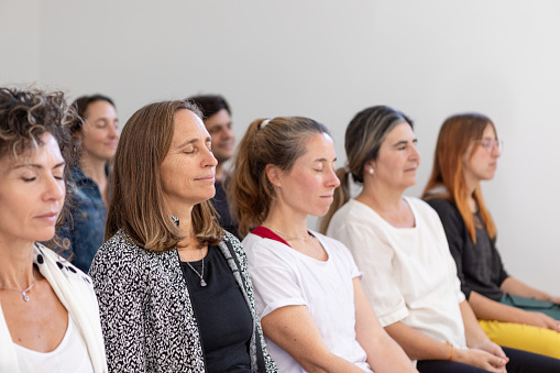 Mindfulness and yoga teachers explaining breathing techniques in a group class - Buenos Aires - Argentina