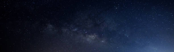via lattea galassia con stelle e polvere spaziale nell'universo deep sky. - deep of field foto e immagini stock